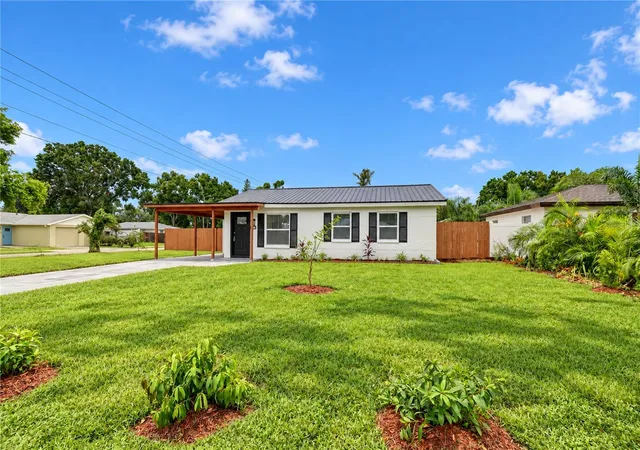 Photo 3 of Single family home for sale at 4000 W Wallace Ave, Tampa, FL 33611 | MLS# TB8556246 | Listing updated on 2026-10-09
