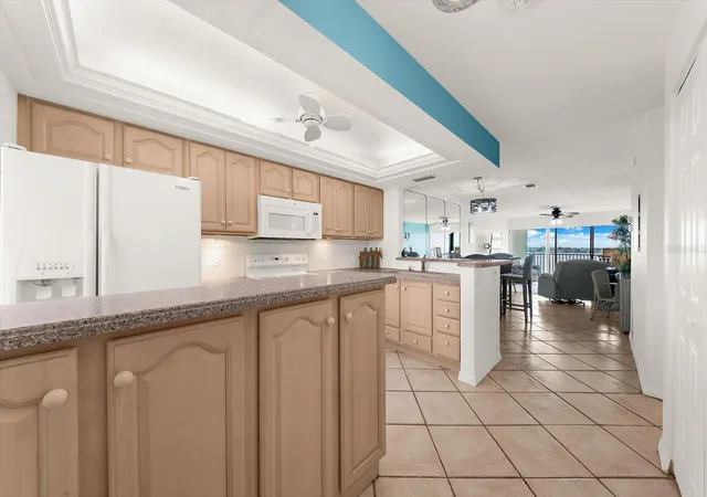Listing Photo 4 - Condo for sale in building located at 8911 Midnight Pass Rd, Sarasota, FL 34242 - Unit #511
