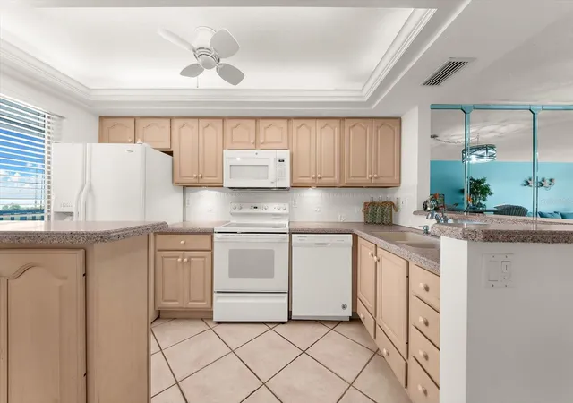 Listing Photo 5 - Condo for sale in building located at 8911 Midnight Pass Rd, Sarasota, FL 34242 - Unit #511