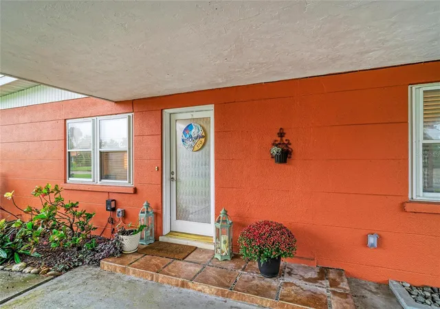 Photo 3 of Single family home for sale at 126 Holly Ave, Sarasota, FL 34243 | MLS# A4708933 | Listing updated on 2026-10-09