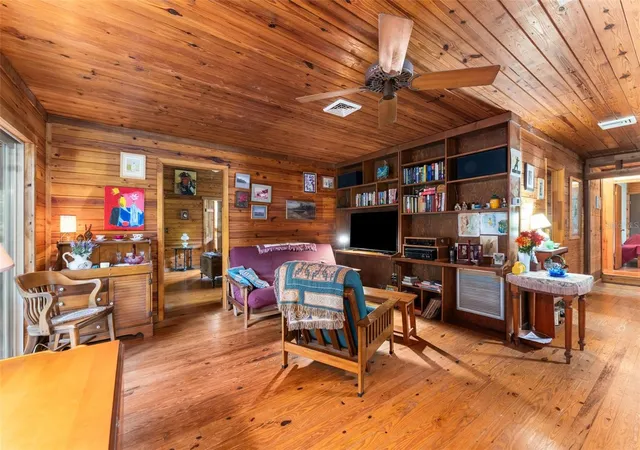 Photo 4 of Single family home for sale at 568 SW Rattlesnake Glen, Fort White, FL 32038 | MLS# GC544047 | Listing updated on 2026-10-21