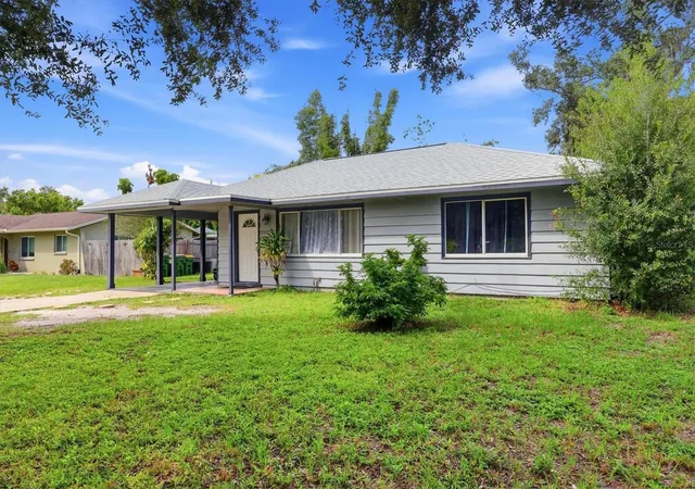 Single family home for sale at 2533 Hawthorne St, SARASOTA, FL 34239 | MLS# A4708937