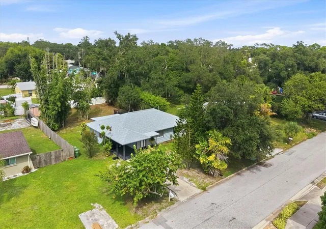 Photo 1 of Single family home for sale at 2533 Hawthorne St, Sarasota, FL 34239 | MLS# A4708937 | Listing updated on 2026-10-09