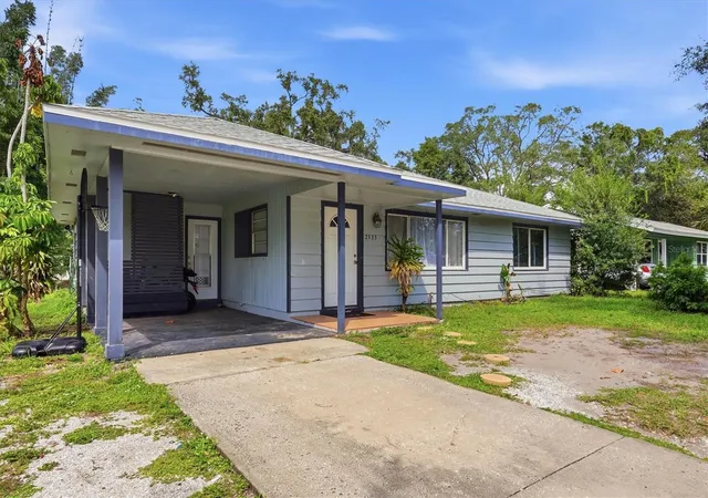 Photo 2 of Single family home for sale at 2533 Hawthorne St, Sarasota, FL 34239 | MLS# A4708937 | Listing updated on 2026-10-09