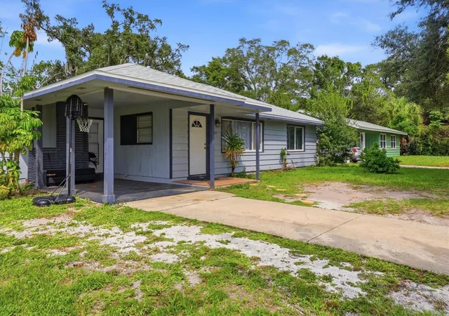 Photo 3 of Single family home for sale at 2533 Hawthorne St, Sarasota, FL 34239 | MLS# A4708937 | Listing updated on 2026-10-09