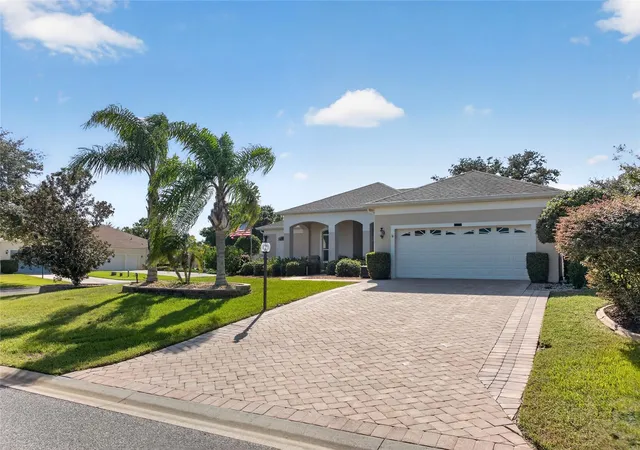 Single family home for sale at 24151 Belle Mede Dr, LEESBURG, FL 34748 | MLS# G5118829