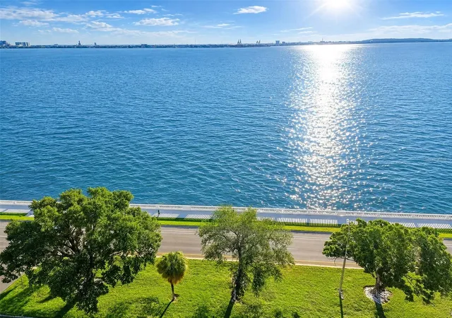 Photo 3 of Condo for sale at 4015 Bayshore Blvd #11A, Tampa, FL 33611 | MLS# TB8556269 | Listing updated on 2026-10-08