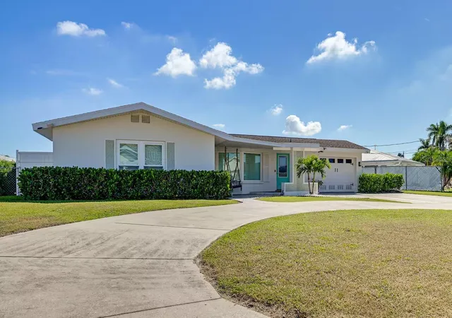 Single family home for sale at 924 Arlington Rd, PALMETTO, FL 34221 | MLS# A4708945