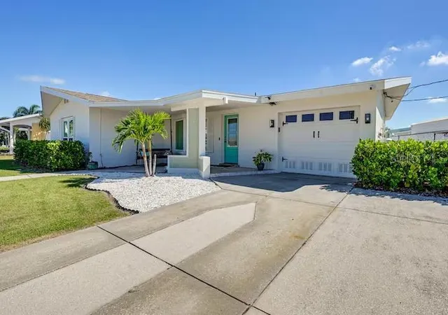 Photo 1 of Single family home for sale at 924 Arlington Rd, Palmetto, FL 34221 | MLS# A4708945 | Listing updated on 2026-10-09