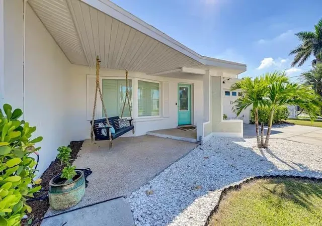 Photo 2 of Single family home for sale at 924 Arlington Rd, Palmetto, FL 34221 | MLS# A4708945 | Listing updated on 2026-10-09