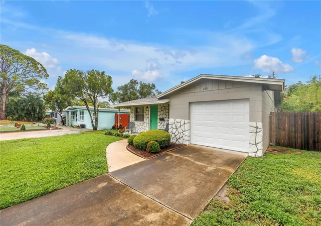 Photo 1 of Single family home for sale at 2511 Quincy St S, Saint Petersburg, FL 33711 | MLS# TB8556282 | Listing updated on 2026-10-22