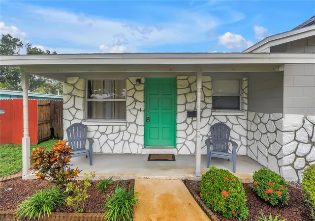 Photo 2 of Single family home for sale at 2511 Quincy St S, Saint Petersburg, FL 33711 | MLS# TB8556282 | Listing updated on 2026-10-22