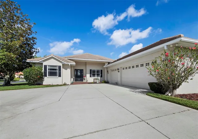 Photo 3 of Single family home for sale at 6643 Butlers Crst Dr, Bradenton, FL 34203 | MLS# A4708950 | Listing updated on 2026-10-10