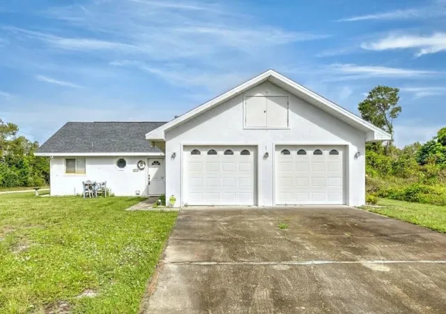 Photo 1 of Single family home for sale at 450 Rose Ln, Lake Placid, FL 33852 | MLS# TB8556291 | Listing updated on 2026-10-10