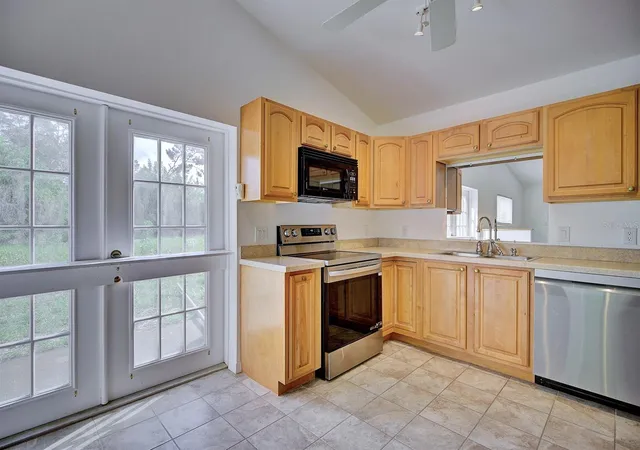 Photo 4 of Single family home for sale at 450 Rose Ln, Lake Placid, FL 33852 | MLS# TB8556291 | Listing updated on 2026-10-10