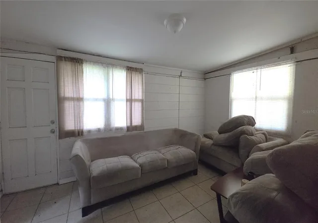 Photo 3 of Single family home for sale at 110 Club Rd, Sanford, FL 32771 | MLS# V4951718 | Listing updated on 2026-10-09