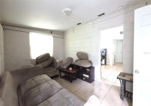 Photo 4 of Single family home for sale at 110 Club Rd, Sanford, FL 32771 | MLS# V4951718 | Listing updated on 2026-10-09