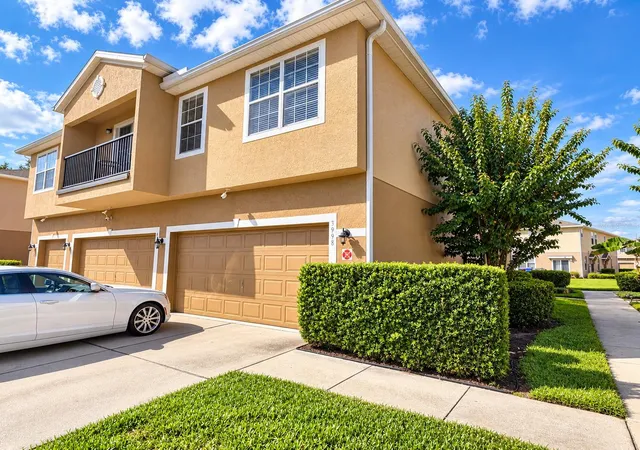 Photo 1 of Townhouse for sale at 3998 Pemberly Pines Cir, Saint Cloud, FL 34769 | MLS# S5159153 | Listing updated on 2026-10-09