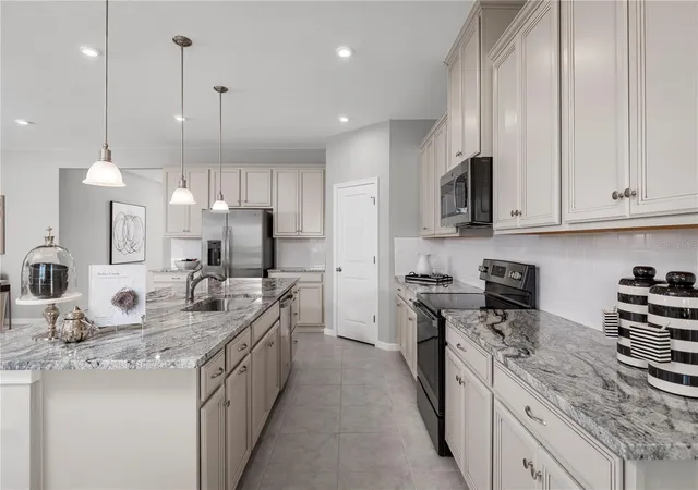 Photo 4 of Sale Pending at 1913 Quail Flds Cir, Winter Haven, FL 33884 | MLS# W7890200 | Listing updated on 2026-10-09