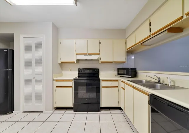 Photo 4 of Townhouse for sale at 1538 Sophie Blvd, Orlando, FL 32828 | MLS# O6448445 | Listing updated on 2026-10-09