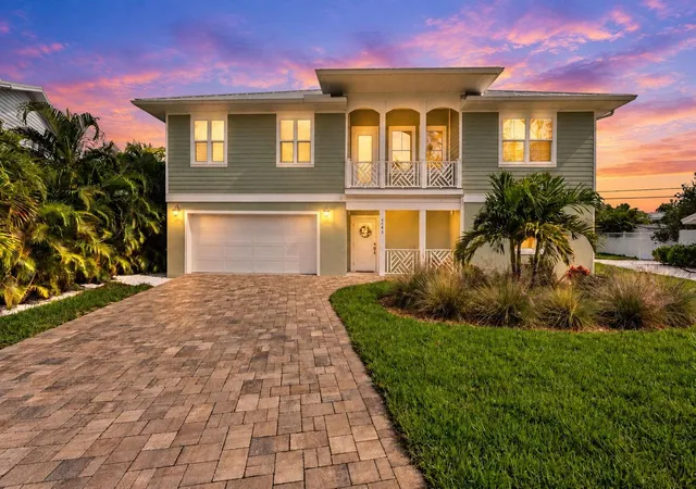 Photo 1 of Single family home for sale at 1185 Little Ct, Englewood, FL 34223 | MLS# A4708954 | Listing updated on 2026-10-08