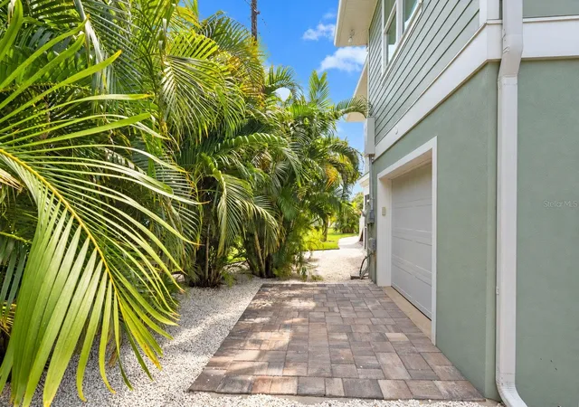 Photo 4 of Single family home for sale at 1185 Little Ct, Englewood, FL 34223 | MLS# A4708954 | Listing updated on 2026-10-09