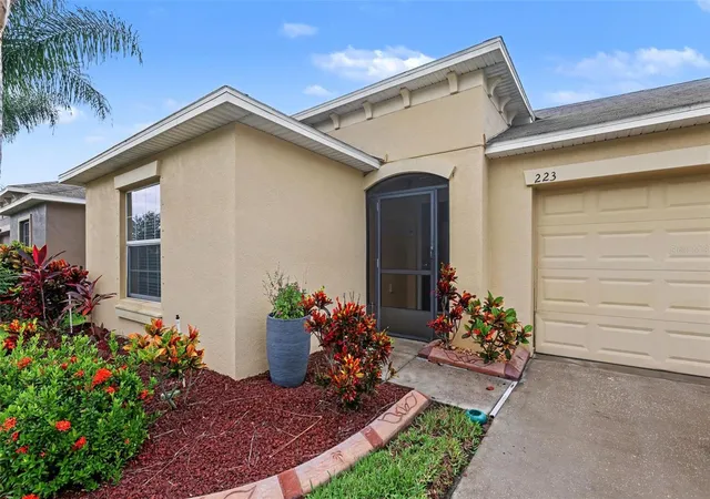 Photo 3 of Single family home for sale at 223 Cascade Bnd Dr, Ruskin, FL 33570 | MLS# TB8556317 | Listing updated on 2026-10-09
