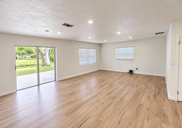 Photo 4 of Single family home for sale at 4437 Dolphin Dr, Tampa, FL 33617 | MLS# TB8556318 | Listing updated on 2026-10-21