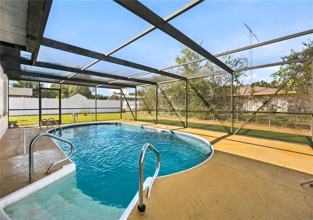 Photo 3 of Single family home for sale at 402 Marion Oaks Dr, Ocala, FL 34473 | MLS# G5118837 | Listing updated on 2026-10-18