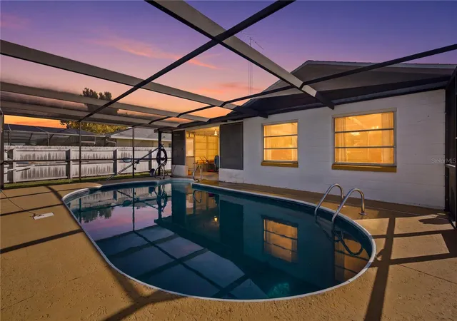 Photo 3 of Single family home for sale at 402 Marion Oaks Dr, Ocala, FL 34473 | MLS# G5118837 | Listing updated on 2026-10-18