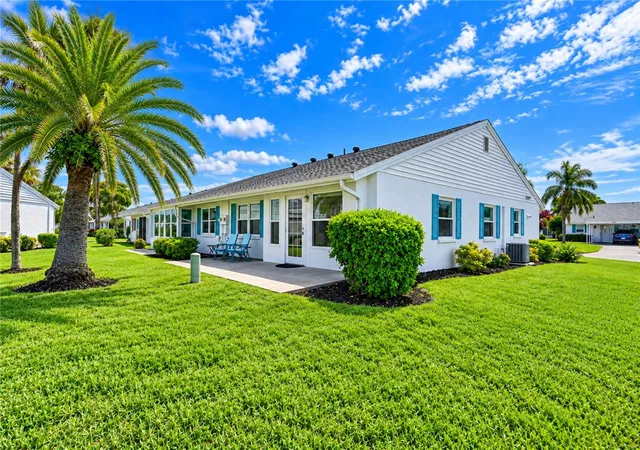 Photo 3 of Condo for sale at 9413 Concord Cir, Bradenton, FL 34210 | MLS# A4708962 | Listing updated on 2026-10-23