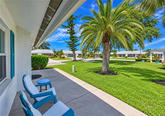Listing Photo 4 - Condo for sale in building located at 9413 Concord Cir, BRADENTON, FL 34210