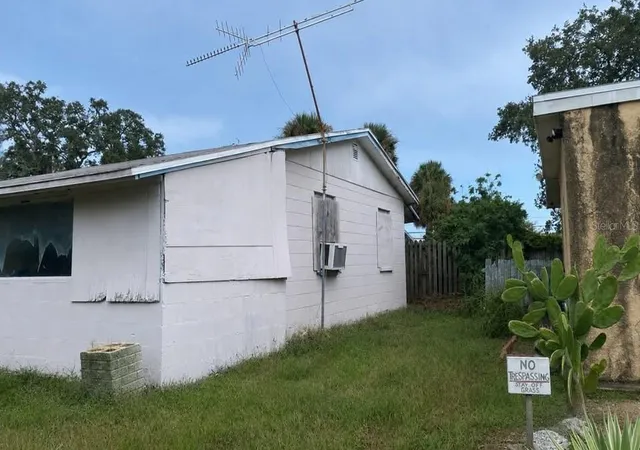 Photo 3 of Single family home for sale at 1781 Southland Ave, Melbourne, FL 32935 | MLS# O6448462 | Listing updated on 2026-10-09