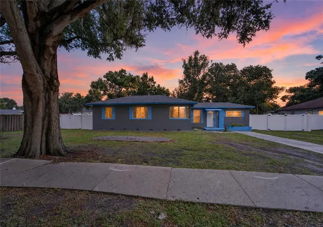 Photo 2 of Single family home for sale at 627 Holly Pl, Lakeland, FL 33801 | MLS# TB8556340 | Listing updated on 2026-10-09