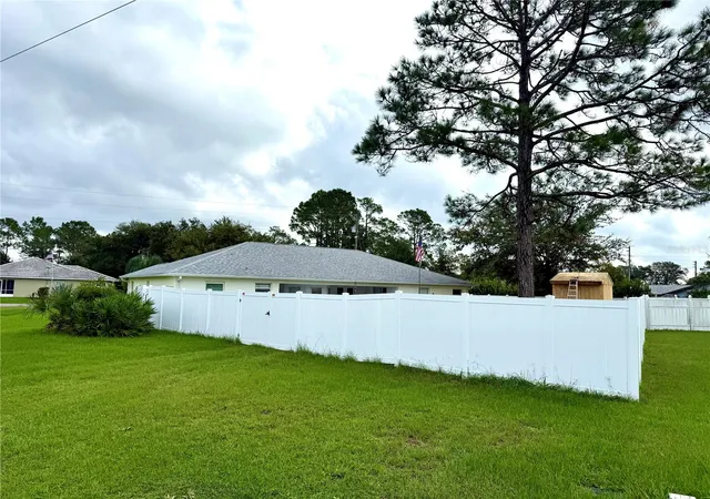Photo 2 of Single family home for sale at 72 Prattwood Ln, Palm Coast, FL 32164 | MLS# FC322012 | Listing updated on 2026-10-11