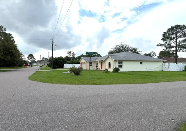 Photo 3 of Single family home for sale at 72 Prattwood Ln, Palm Coast, FL 32164 | MLS# FC322012 | Listing updated on 2026-10-11