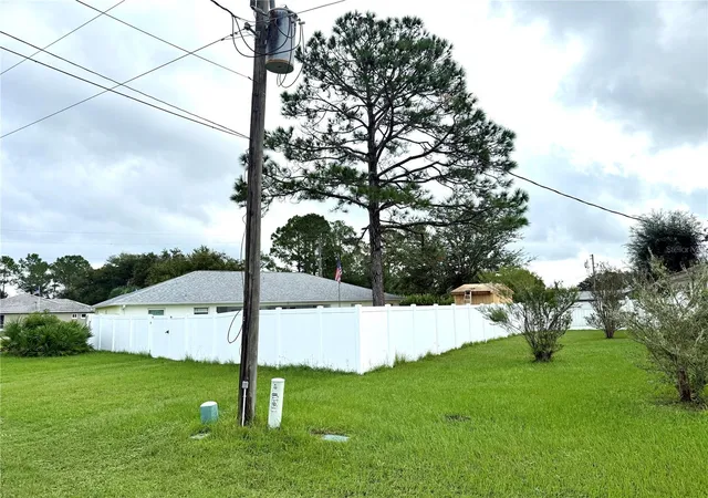 Photo 3 of Single family home for sale at 72 Prattwood Ln, Palm Coast, FL 32164 | MLS# FC322012 | Listing updated on 2026-10-11