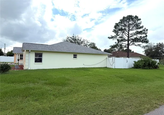 Photo 4 of Single family home for sale at 72 Prattwood Ln, Palm Coast, FL 32164 | MLS# FC322012 | Listing updated on 2026-10-11