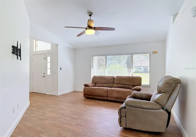 Photo 4 of Single family home for sale at 510 Brokenshire Dr, Debary, FL 32713 | MLS# O6448464 | Listing updated on 2026-10-27