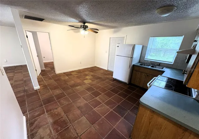 Photo 3 of House for sale at 315 60th Avenue Ter W, Bradenton, FL 34207 | MLS# A4708967 | Listing updated on 2026-10-09
