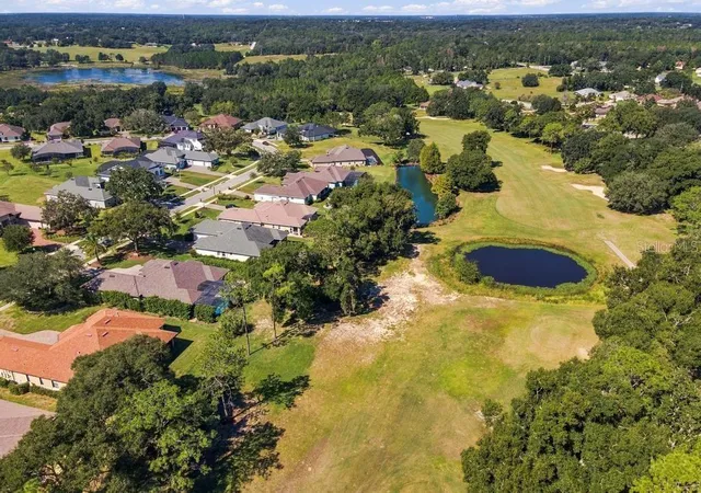 Photo 4 of Single family home for sale at 5084 Greens Dr, Lady Lake, FL 32159 | MLS# G5118845 | Listing updated on 2026-10-23