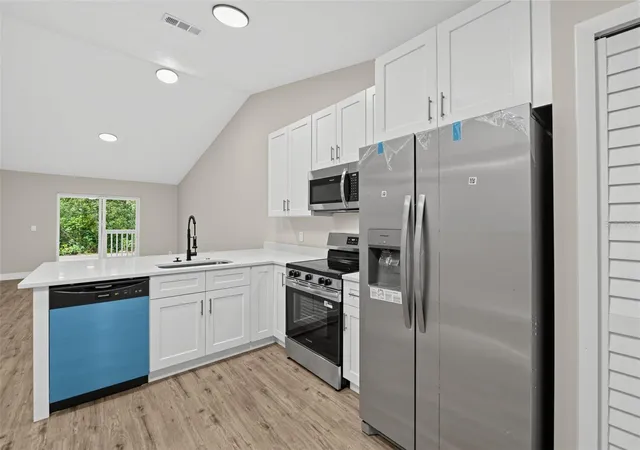 Listing Photo 4 - Condo for sale in building located at 583 Bablonica Dr, ORLANDO, FL 32807