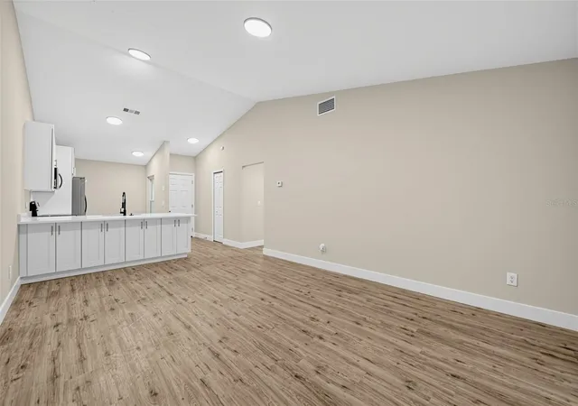 Listing Photo 5 - Condo for sale in building located at 583 Bablonica Dr, ORLANDO, FL 32807