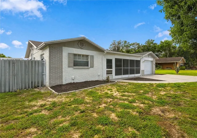 Photo 3 of Single family home for sale at 2048 Waterfall Dr, Spring Hill, FL 34608 | MLS# W7890206 | Listing updated on 2026-10-09