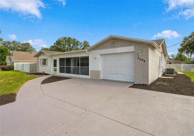 Photo 4 of Single family home for sale at 2048 Waterfall Dr, Spring Hill, FL 34608 | MLS# W7890206 | Listing updated on 2026-10-09