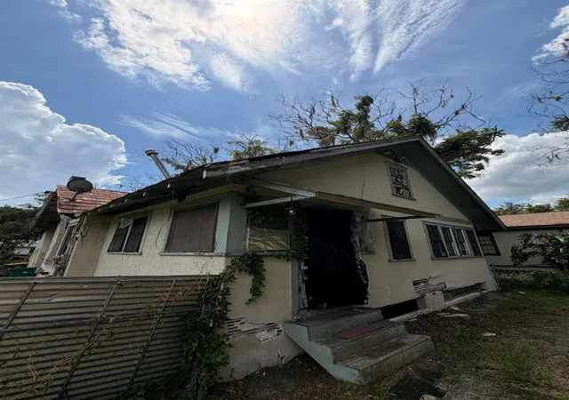 Photo 1 of Single family home for sale at 613 W Minnesota Ave, Deland, FL 32720 | MLS# O6448500 | Listing updated on 2026-10-09