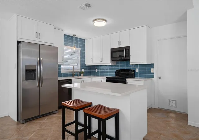 Photo 3 of Single family home for sale at 9932 Earlston St, Orlando, FL 32817 | MLS# O6448505 | Listing updated on 2026-10-09