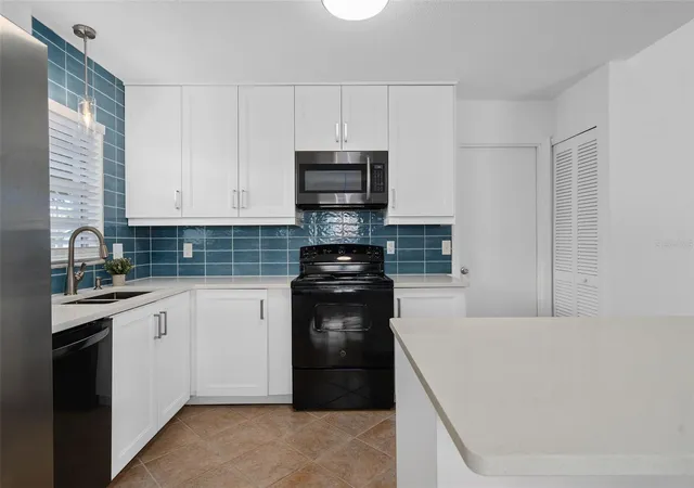Photo 4 of Single family home for sale at 9932 Earlston St, Orlando, FL 32817 | MLS# O6448505 | Listing updated on 2026-10-09