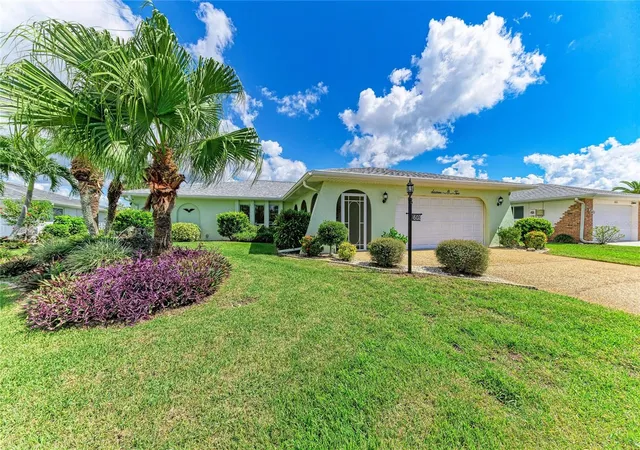 Photo 1 of Single family home for sale at 1602 Vikki Ct, Venice, FL 34293 | MLS# N6146126 | Listing updated on 2026-10-23