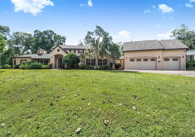Photo 4 of Single family home for sale at 2150 W Dale Cir, Deland, FL 32720 | MLS# O6448509 | Listing updated on 2026-10-09